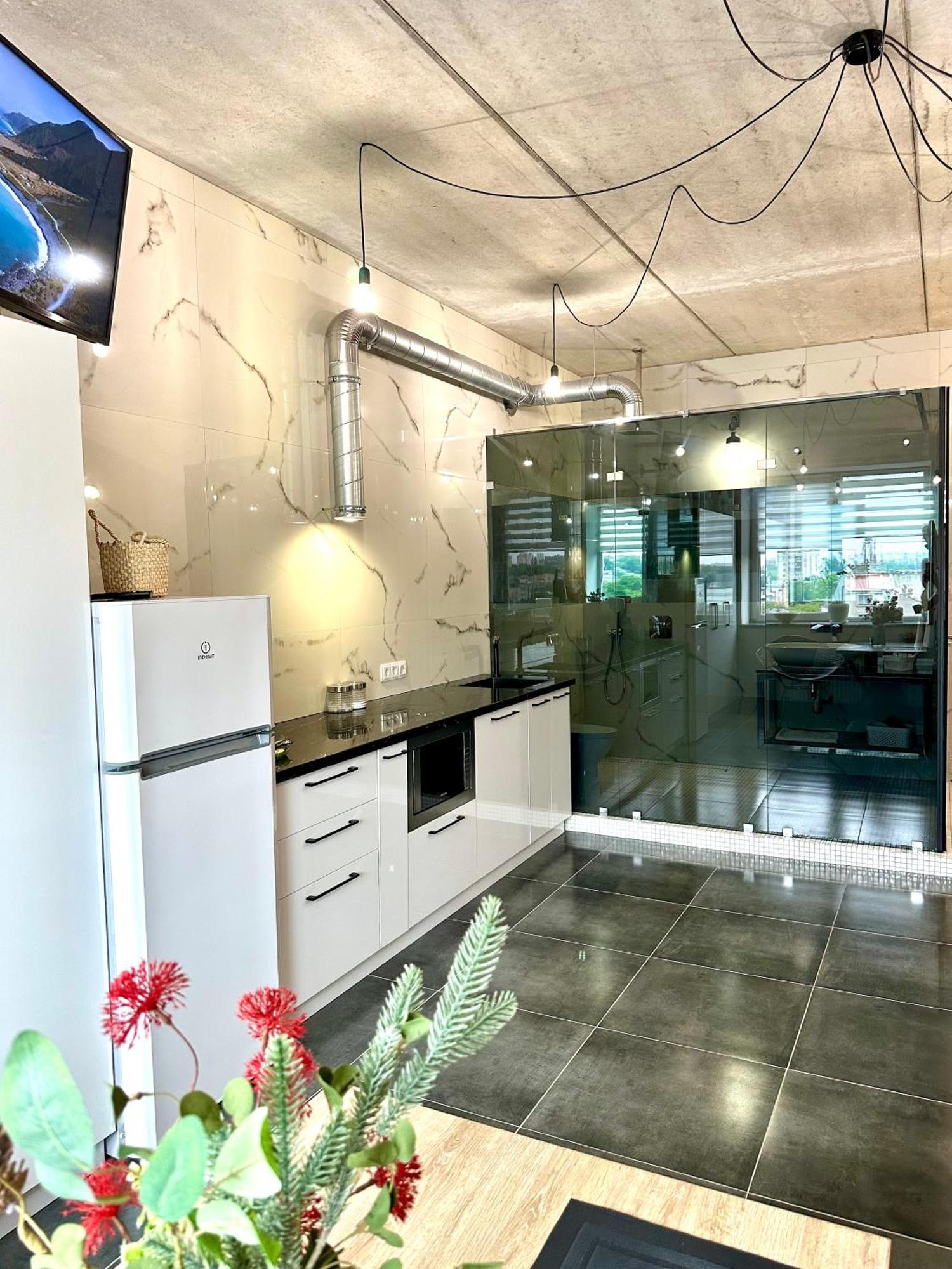 Comfortable Apartments With A Coffee Machine In The City Centre, Zlata Plaza Rivne Kültér fotó